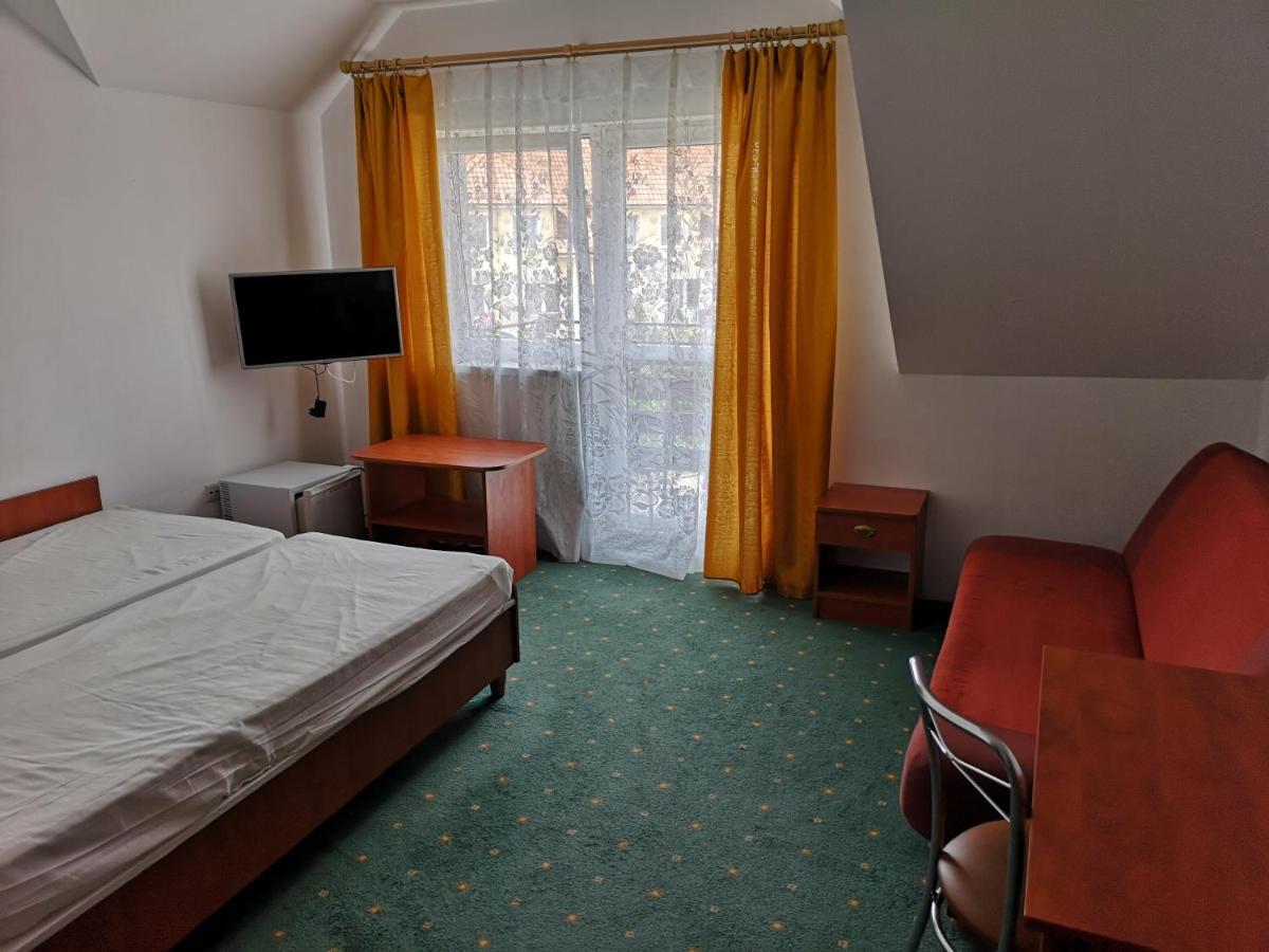 Joda Pokoje Goscinne Rewal Bagian luar foto